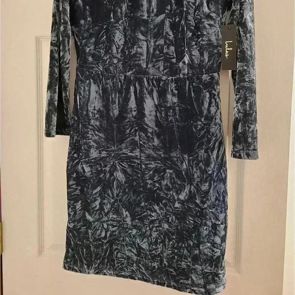 Lulu's Grey velvet dress - Picture 2 of 8